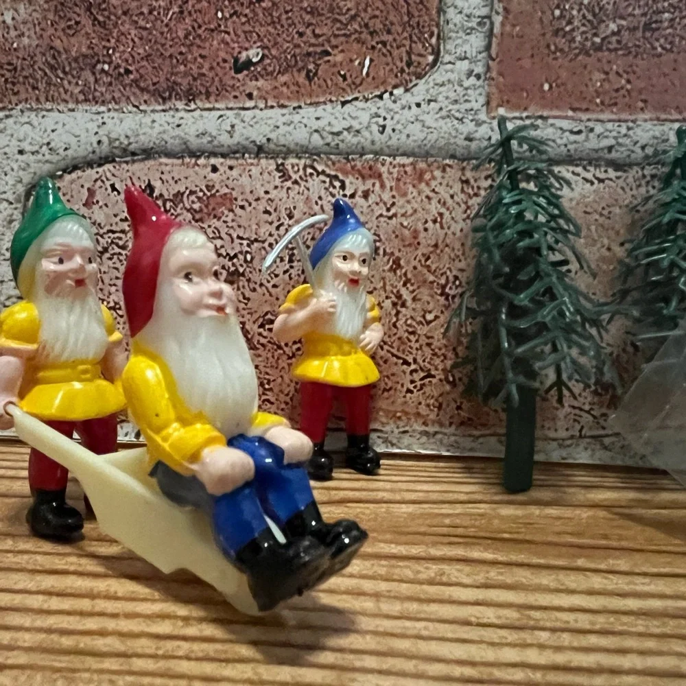 Vintage Snow White & The Seven Dwarves Cake Toppers Set with Trees